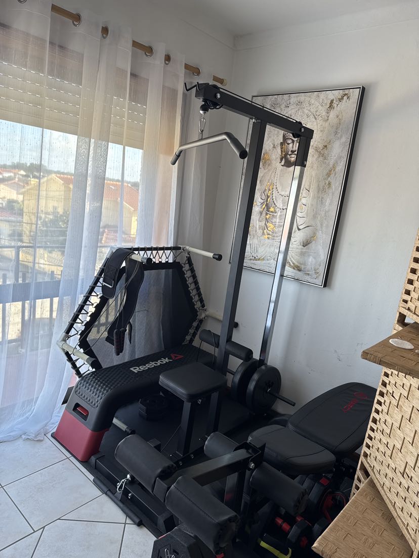 Kraftstation Multifunktionale Fitnessstation 107x120x190cm