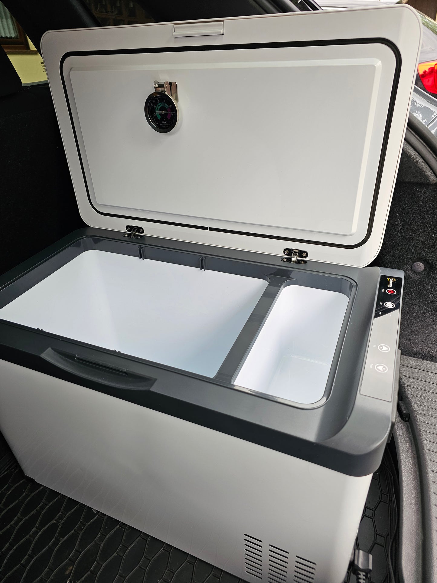 Kühlbox Auto 30L mit LCD-Anzeige ä12/24V DC und 110-240V AC